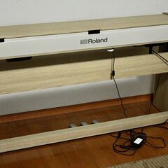 Roland F701 2022年製　電子ピアノ