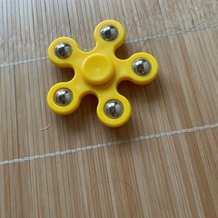 ハンドスピナー  黄色
