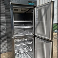 ホシザキ 業務用 冷凍庫 縦型 2ドア 2面 504L 3相200V HF-63EX3の画像