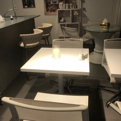 デザイン　テーブル　美品　ホワイト　7台あり　店舗商品