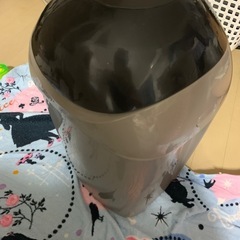 combi製臭いを抑えるベビー用オムツ捨てゴミ箱。
