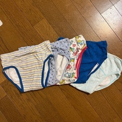 決まりました。サイズ95㌢　ベビーミッキーのトイトレパンツ2枚＆（希望によりその他5枚）　しっかり洗濯済みの画像