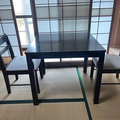 テーブルと椅子