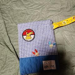 ポケモンの筆箱とポケットティッシュとおまけの画像