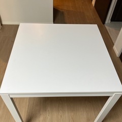 IKEA メルトルプ　白ダイニングテーブル　ほぼ傷なし、23区内でお渡しの画像
