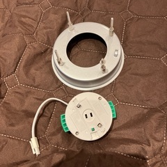 四連型のシーリングライトですの画像