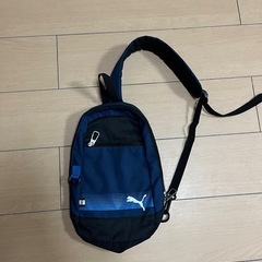 PUMAショルダーバッグ