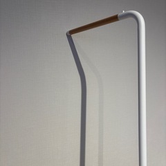 美品TOWER スリムコートハンガー　白の画像