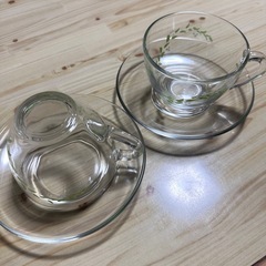 昭和レトロ　ガラス製ティーカップとソーサー2点セット　グリーン