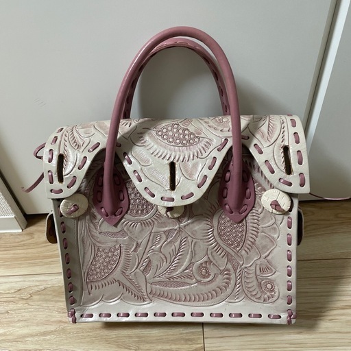 グレースコンチネンタルのカービィングバック