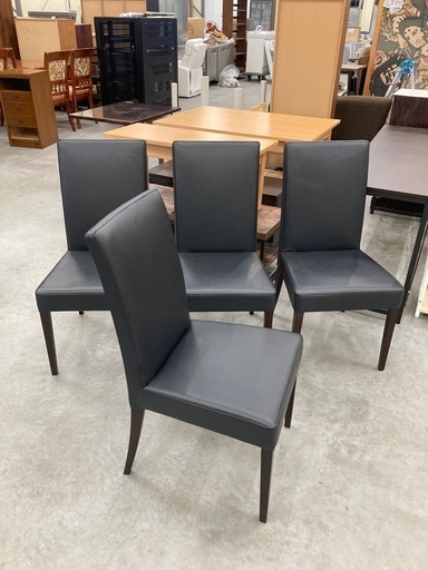 【kj145】訳あり 美品 合皮レザー ダイニングチェア 4脚セット アームレス　ハイバック ブラック 木製 食卓椅子　検)一人暮らし　ファミリー　冷蔵庫　洗濯機　オフィス　事務　テーブル　ラック　収納　家具　ソファ　キッチン