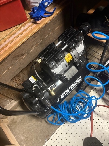 【更に値下げ】アストロ　エアコンプレッサー24L 購入半年以内