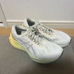 美品　ASICS NOVABLAST ノヴァブラスト　 ランニン...