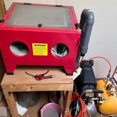 エアーコンプレッサー　サンドブラスト　キャビネット　　