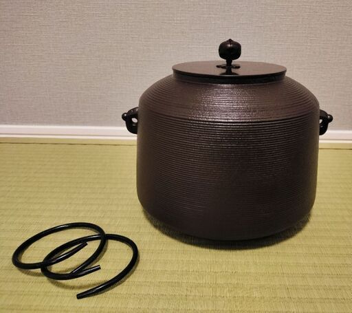 2025新作モデル 美品】茶道具 釜 志きの糸目尻張釜（炉／風炉用に）（K703） 工芸品