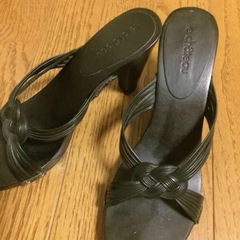 シックで、本物志向の方‼️本革  黒サンダル