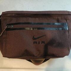 美品NIKEボディバッグ。の画像