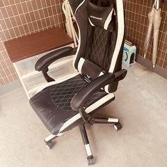 ゲーミングチェア　オットマン付き　
