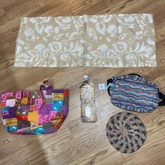 ハンドメイド品のバッグなど