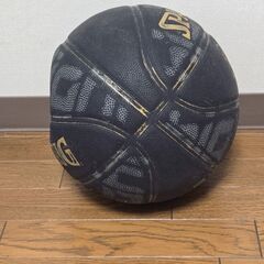 SPALDING INBA バスケットボール 5号 スポーツ 黒×金の画像