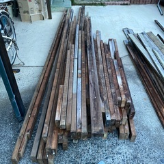 あげます！　SPF材　２X4の材木　金具もあります　