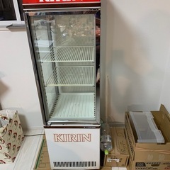 キリン　ショーケース　ディスプレイ　通電します。冷えません