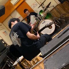 ロックバンドメンバー募集中！楽器触ったことない人でも大歓迎です！...