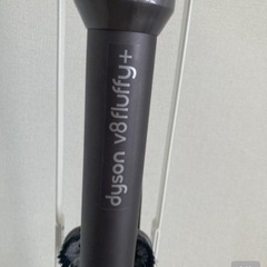 【ジャンク品】Dyson V8 Fluffy+（スタンド付き）の画像