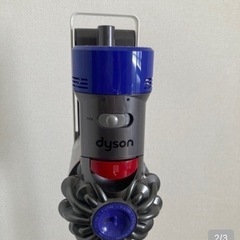【ジャンク品】Dyson V8 Fluffy+（スタンド付き）の画像