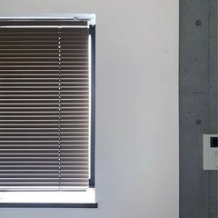 147cm×90cm　カーテンレール取り付け可能　アルミブラインド　ブラウンの画像