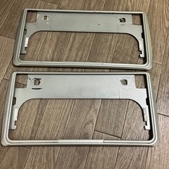 黄色ナンバーの枠が隠れます