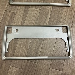 黄色ナンバーの枠が隠れますの画像