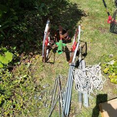 商談中 鯉のぼりのポール先端の風車とポールを固定する金具など