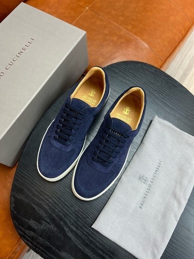 ブルネロクチネリほぼ新品箱付き