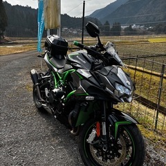 カワサキ　大型バイク　ZH2