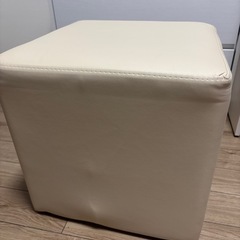 シンプル キューブチェア アイボリー 待合室 待合椅子 ベンチソファの画像