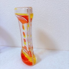 【新品】　液体砂時計 オイル砂時計 おもちゃ タイマー　オイルモーション　癒し　イエロー　オレンジ　単品　1個　知育　療育の画像