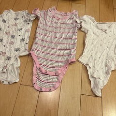 女の子　90 ロンパース　7着
