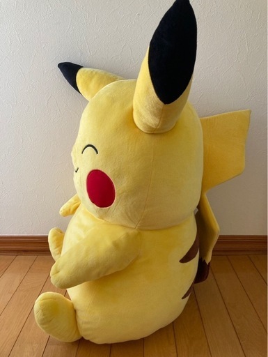 ピカチュウ特大ぬいぐるみ