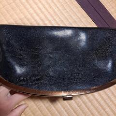 黒のクラッチバックの画像