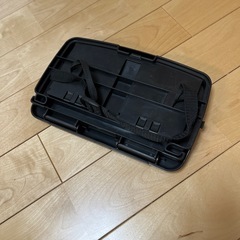 後部座席用折り畳み式トレイの画像