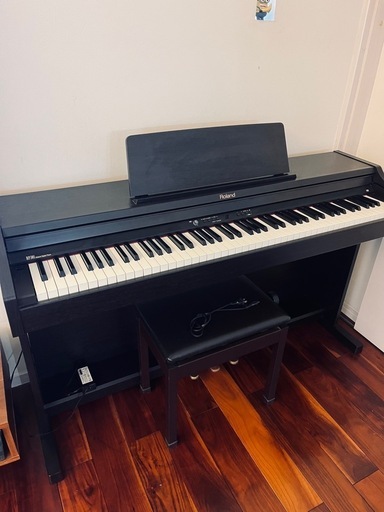 交渉中　
ローランド　電子ピアノ　使用期間短いです