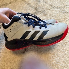 バスケットボールシューズ　22センチの画像