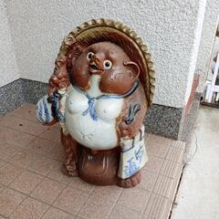 信楽焼きタヌキの置物