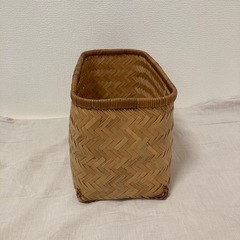 手編み竹のかごの画像