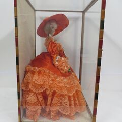 置物 Universe Dolls ユニバースドール フランス人形 ガラスケース付き 幅48cm×奥行42cm×高さ71cm の画像