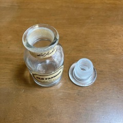 ガラスの小瓶の画像