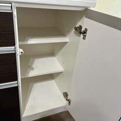 食器棚、キッチンボードの画像