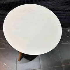 丸テーブルの画像