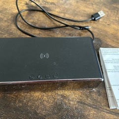 置くだけ携帯充電器付きデジタル時計